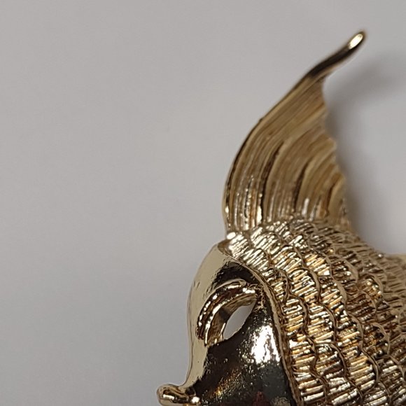 Vintage Gold Tone Angelfish Brooch - Picture 8 of 13